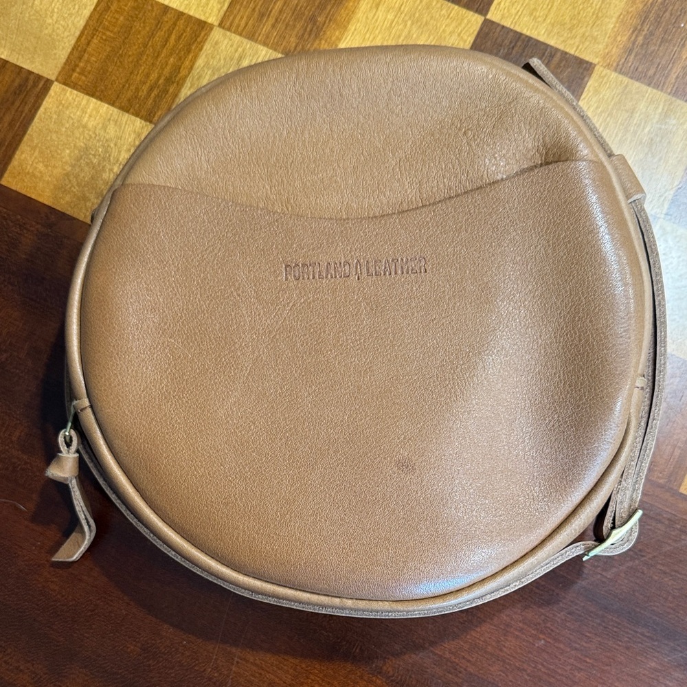 Portland Leather Large Crossbody Shortbread colored Bag NIB